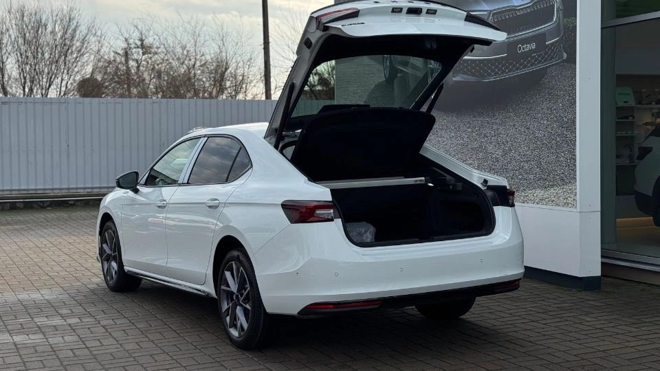 Фото автомобіля Škoda Superb Sportline 2025