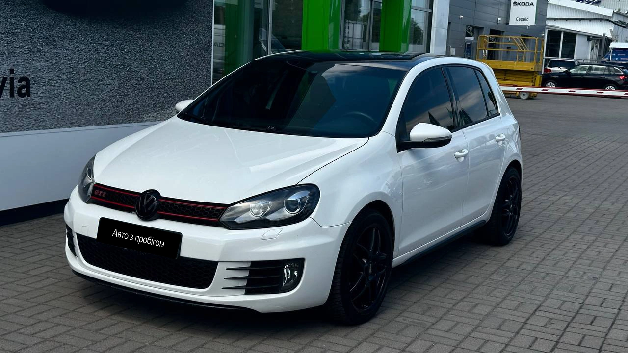 Фото моделі Volkswagen Golf GTI 2011