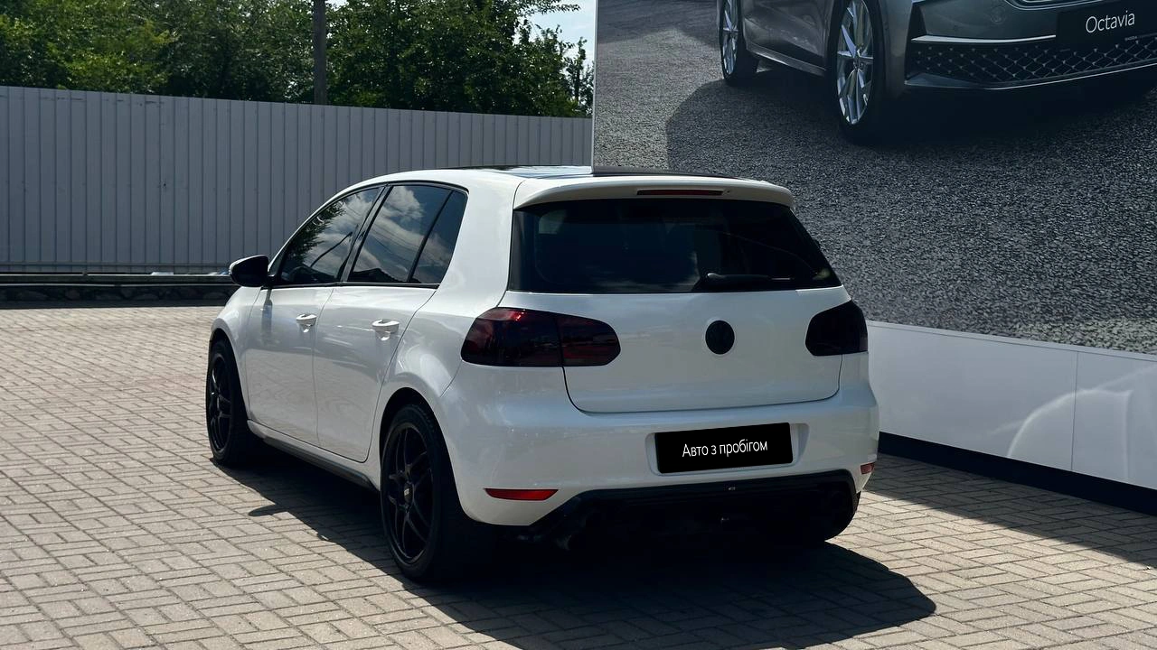Фото автомобіля Volkswagen Golf GTI 2011